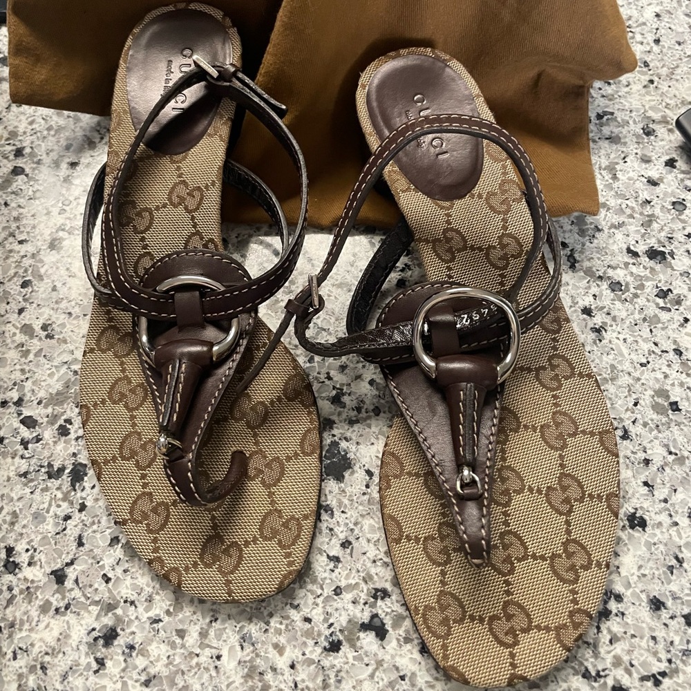 Gucci Clifford sandals. Original GG.